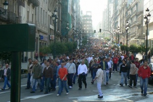 Os operarios colapsaron o centro de Vigo durante toda a mañá